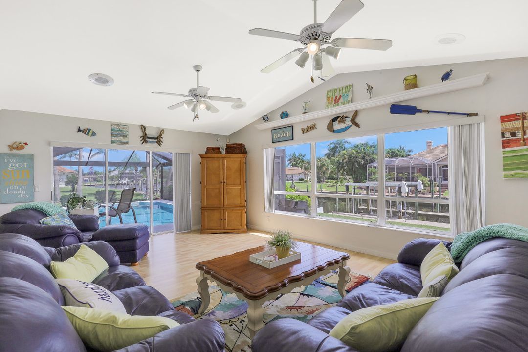 5215 Tamiami Ct, Cape Coral, FL 33904