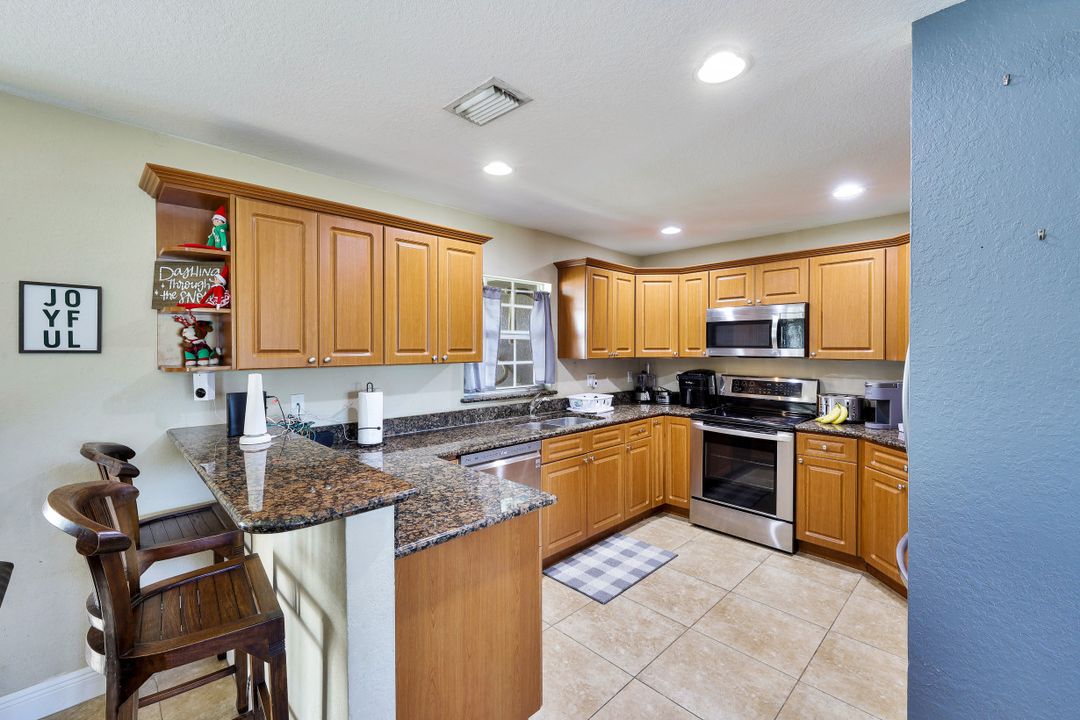 2713 10th St SW, Lehigh Acres, FL 33976