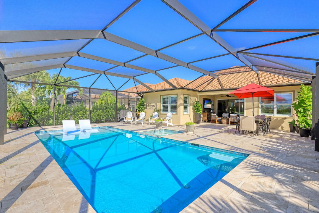 9423 Quarry Dr, Naples, FL 34120