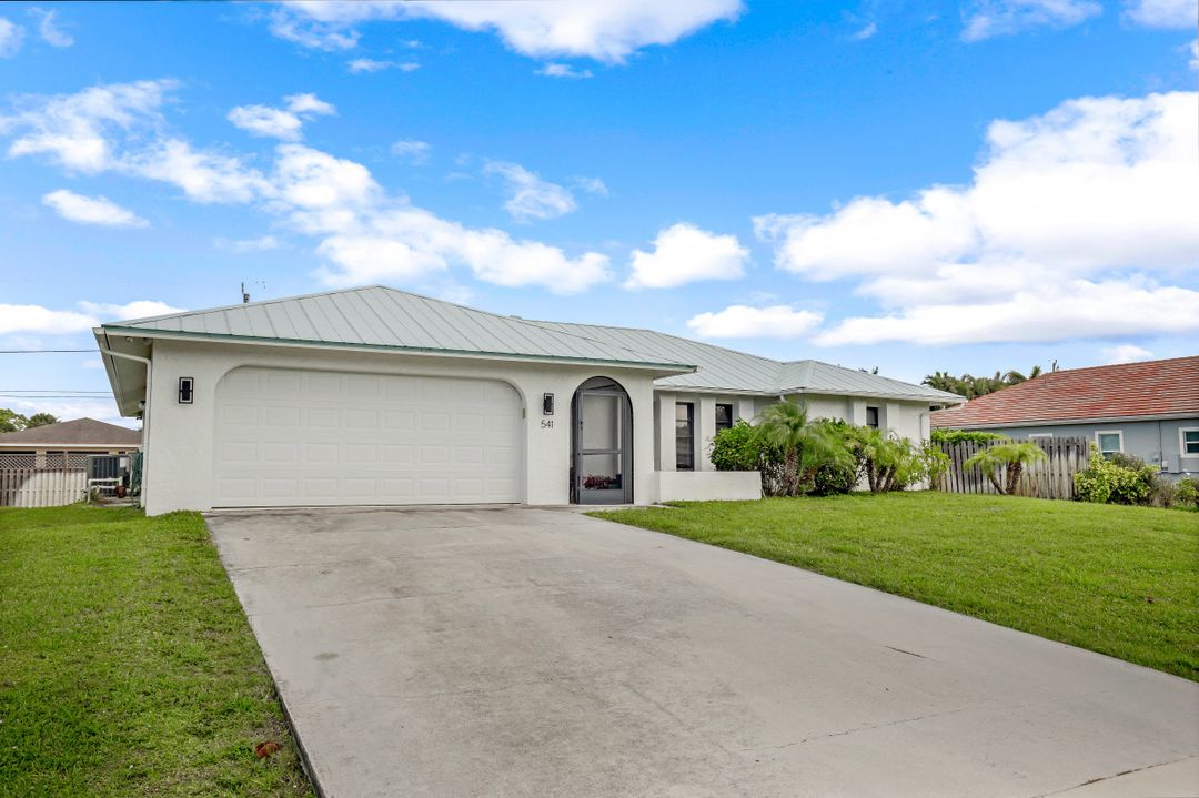 541 92nd Ave N, Naples, FL 34108