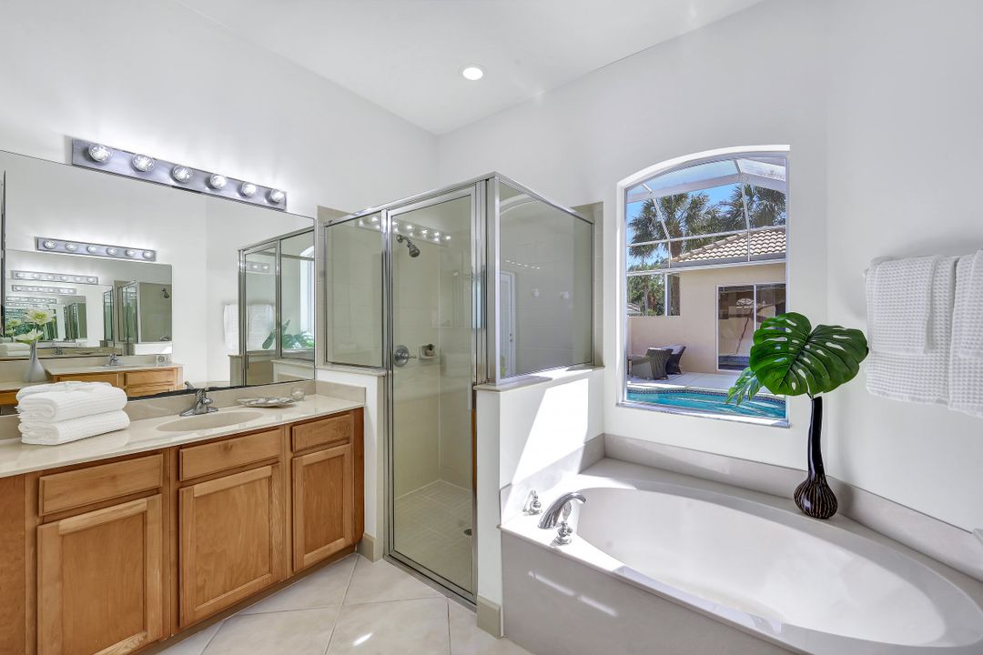 6104 Highwood Park Ln, Naples, FL 34110