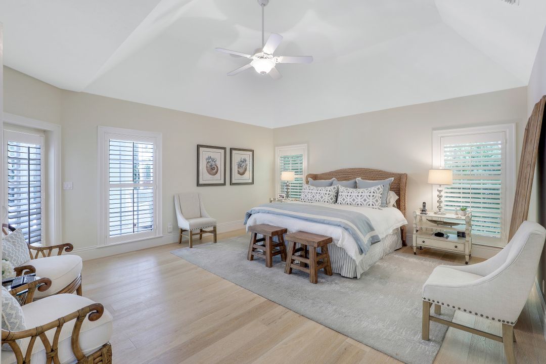 154 4th Ave N, Naples, FL 34102