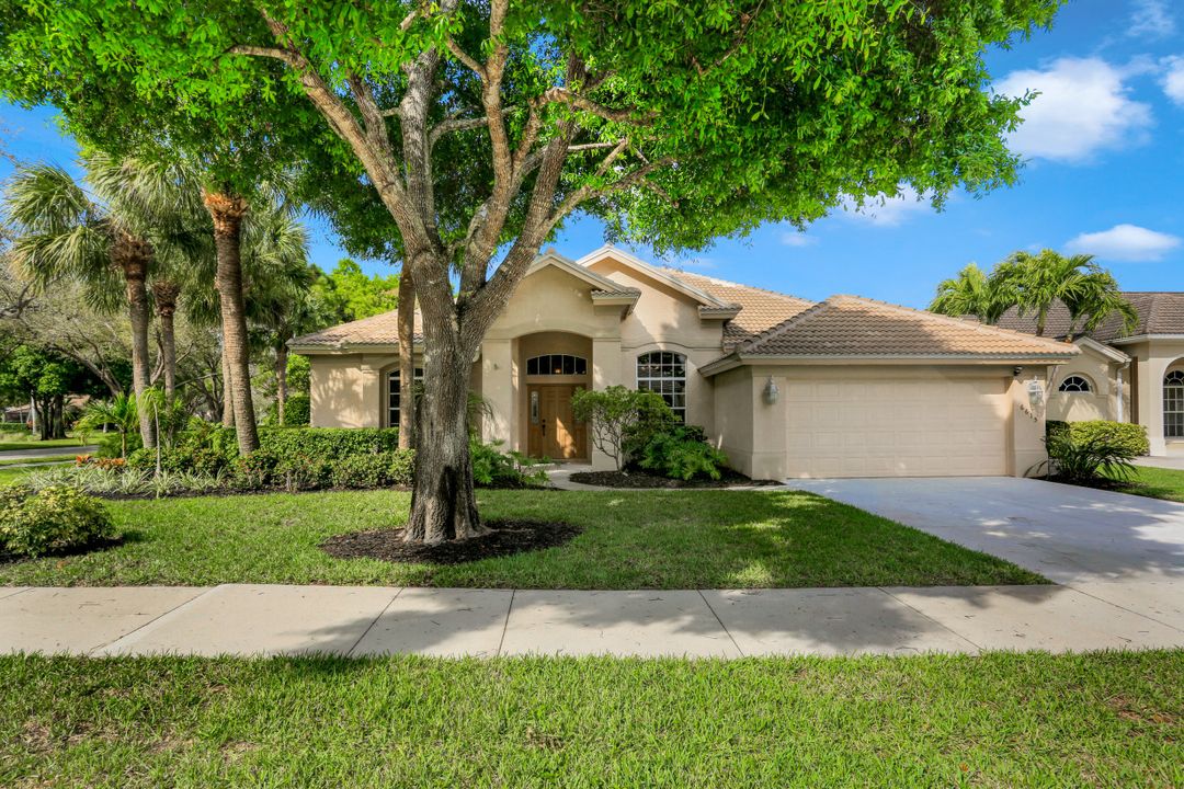 6615 Chestnut Cir, Naples, FL 34109