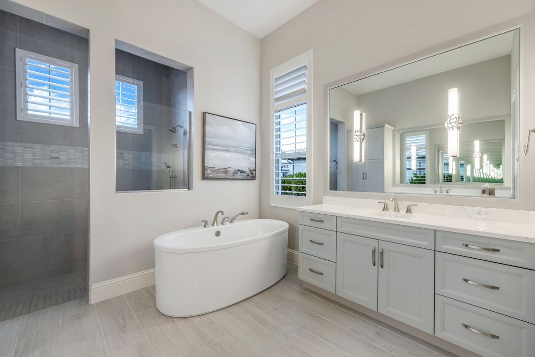 6231 Megans Bay Dr, Naples, FL 34112