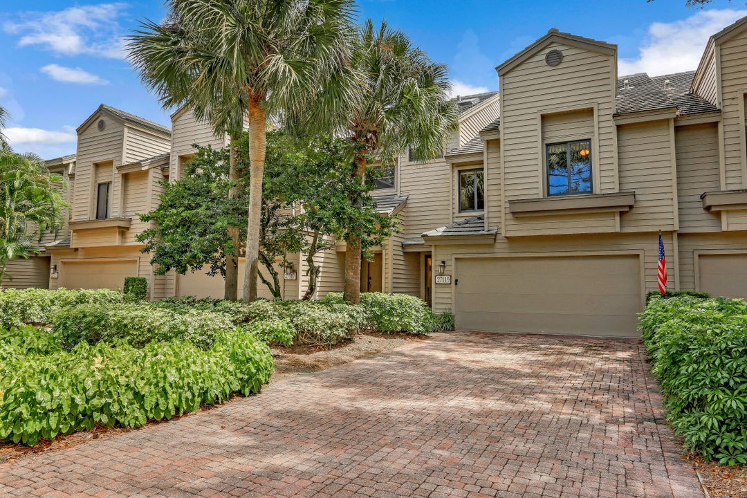 27119 Oakwood Lake Dr, Bonita Springs, FL 34134