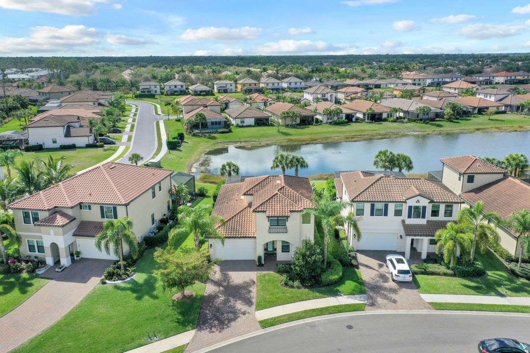 4714 Formosa Dr, Naples, FL 34119