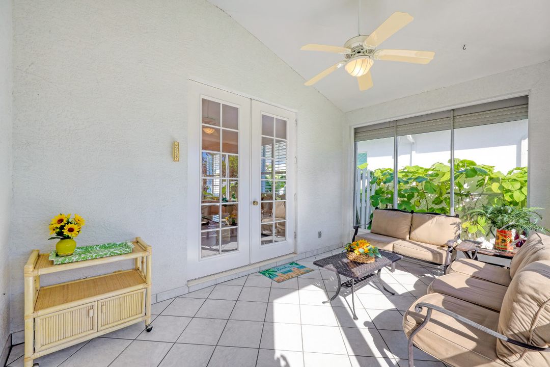 586 93rd Ave N, Naples, FL 34108