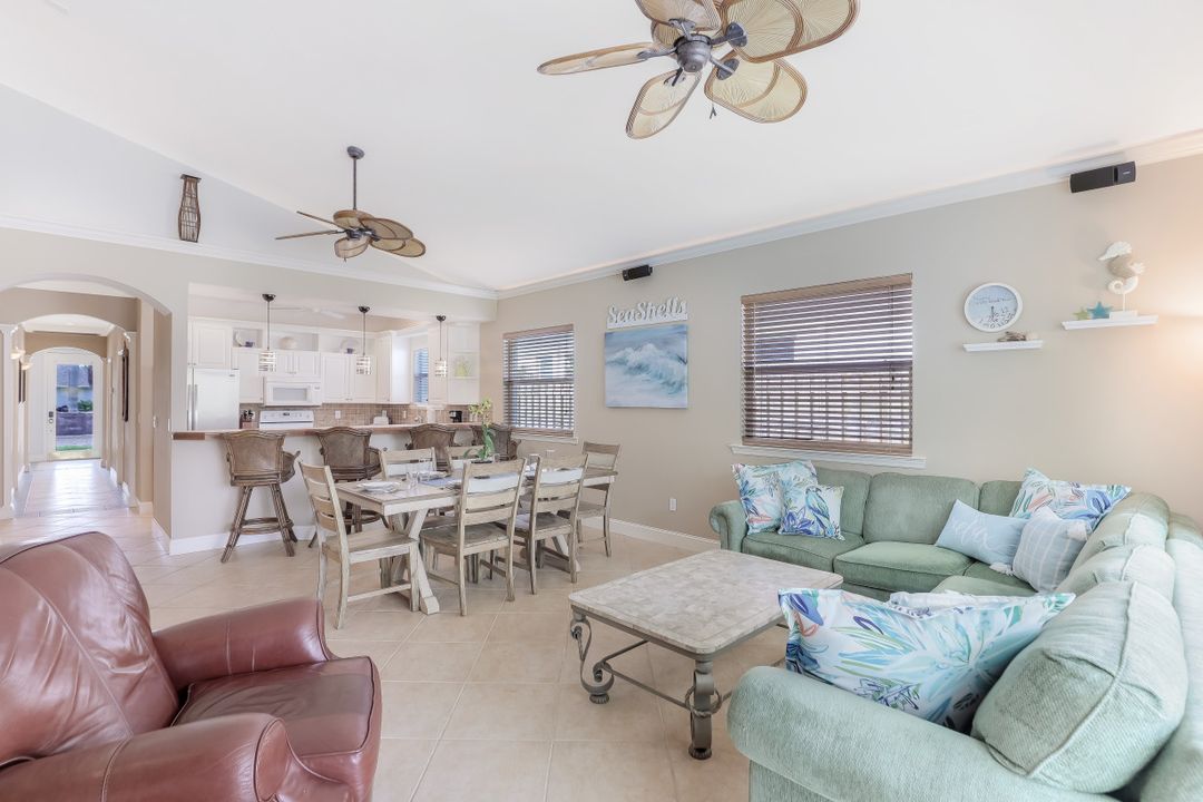 557 96th Ave N, Naples, FL 34108