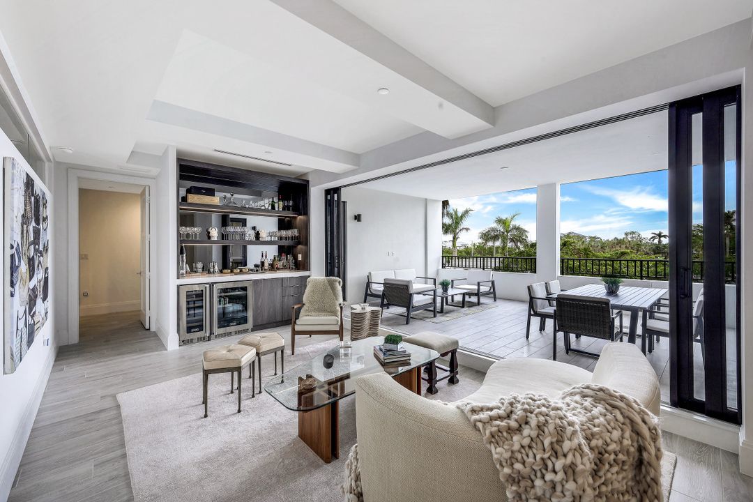 1135 3rd St S #117, Naples, FL 34102