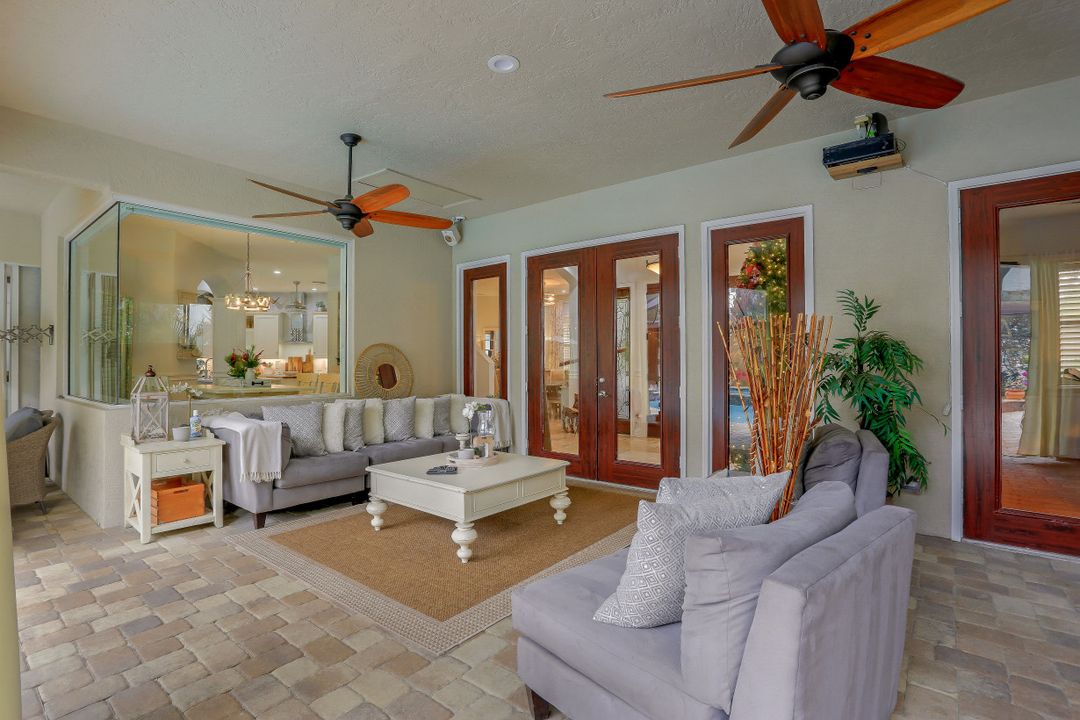 1817 Piccadilly Cir, Cape Coral, FL 33991