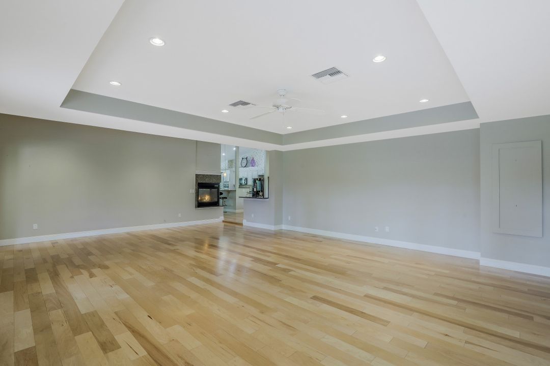 762 Hickory Rd, Naples, FL 34108