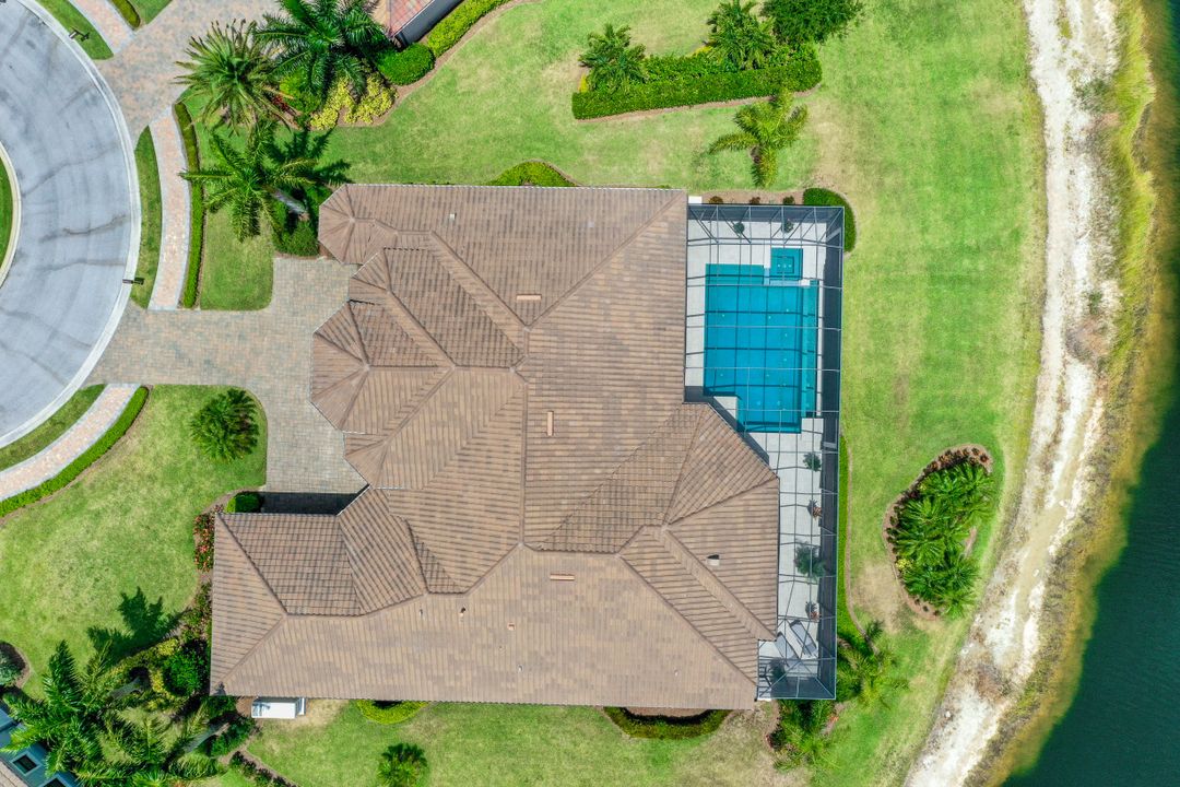 6587 Barbera Ln, Naples, FL 34113