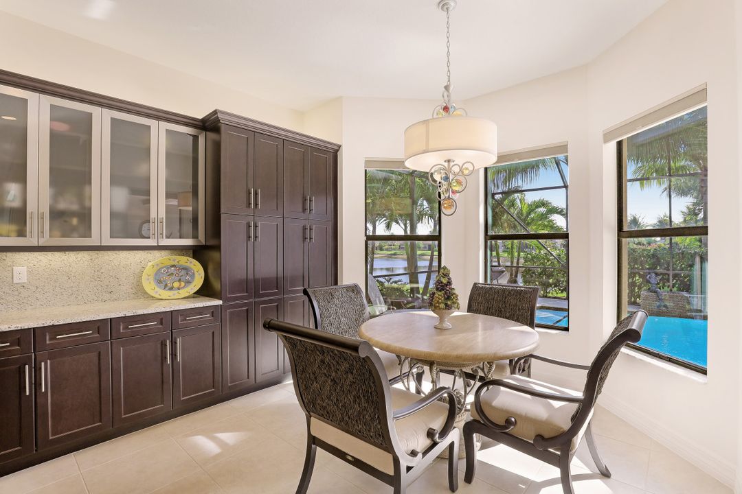 2760 Crystal Way, Naples, FL 34119