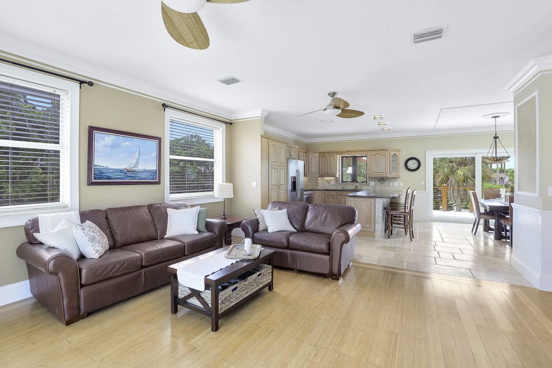 39 W Pelican St, Naples, FL 34113