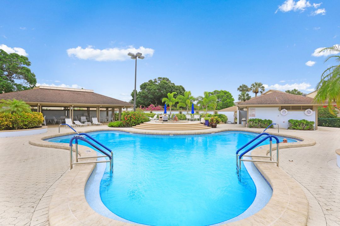 544 Retreat Dr #201, Naples, FL 34110