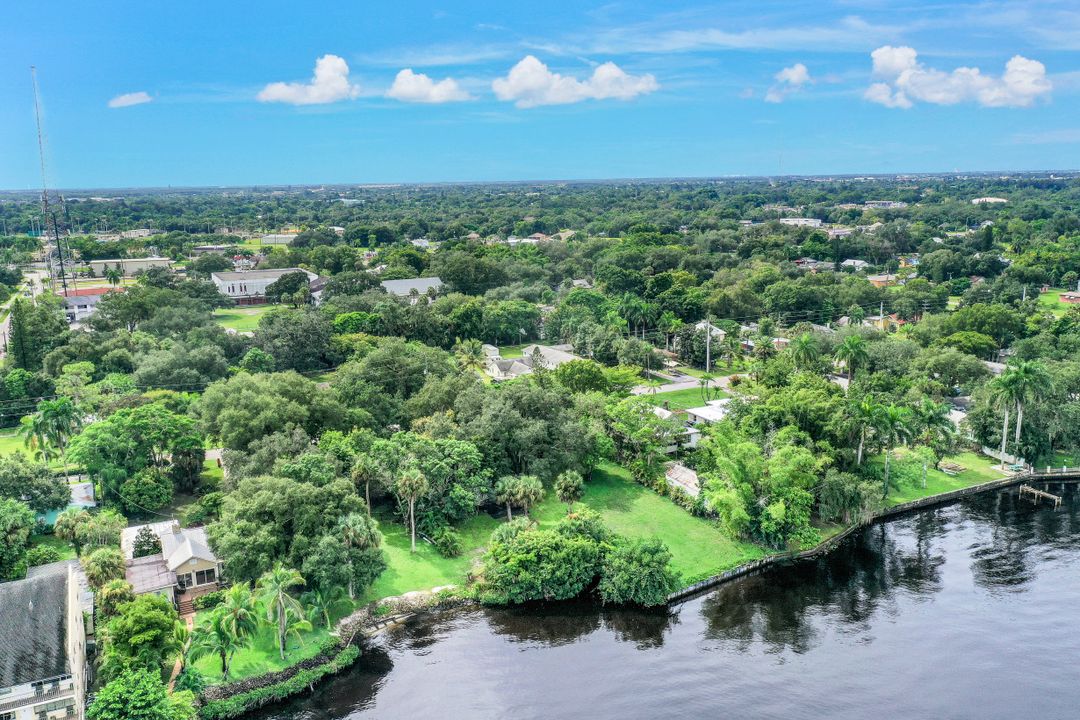 3367 E Riverside Dr, Fort Myers, FL 33916