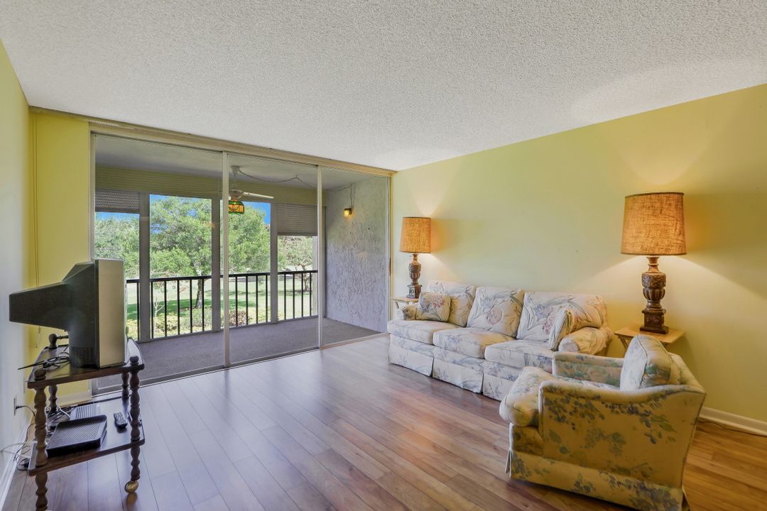 1086 Forest Lakes Dr #9207, Naples, FL 34105