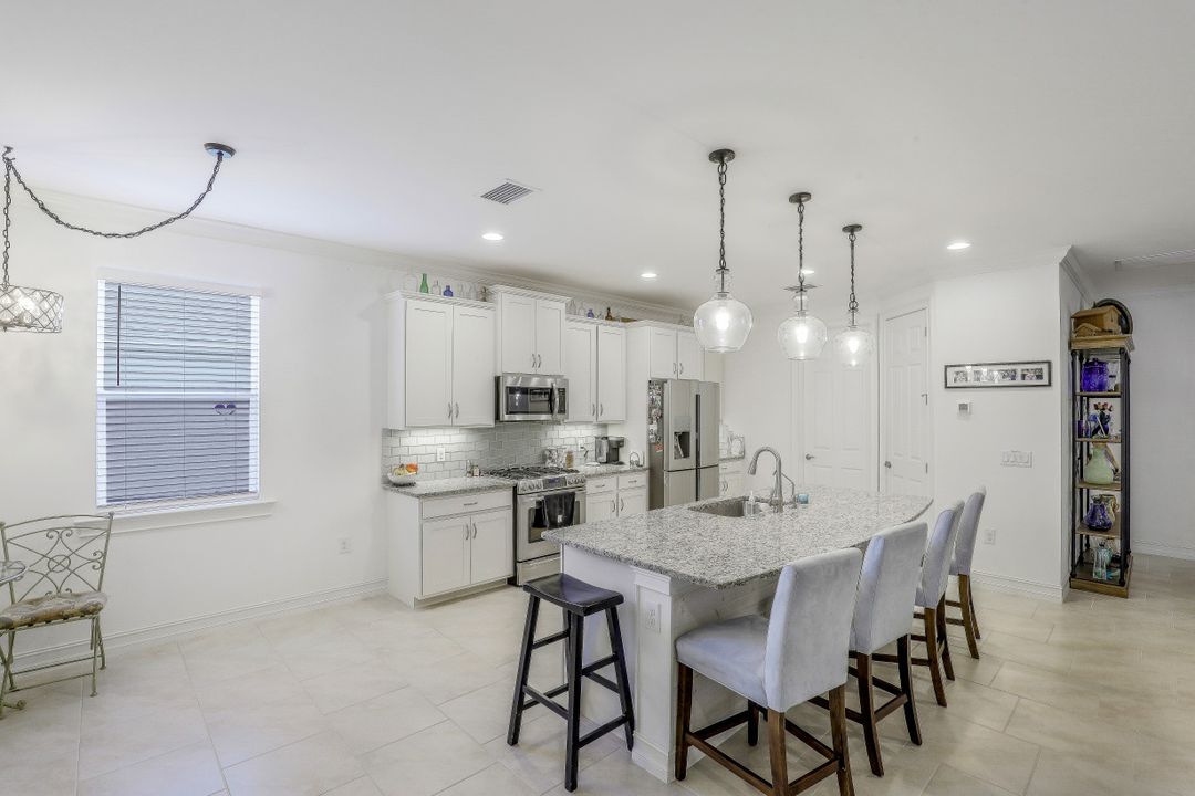 3101 Amadora Cir, Cape Coral, FL 33909