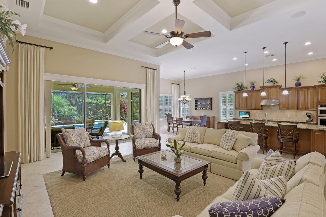 8962 Quarry Dr, Naples, FL 34120