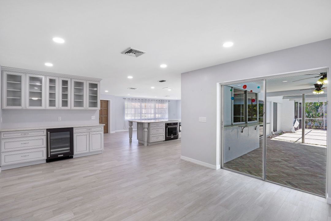 288 Grapewood Ct, Marco Island, FL 34145