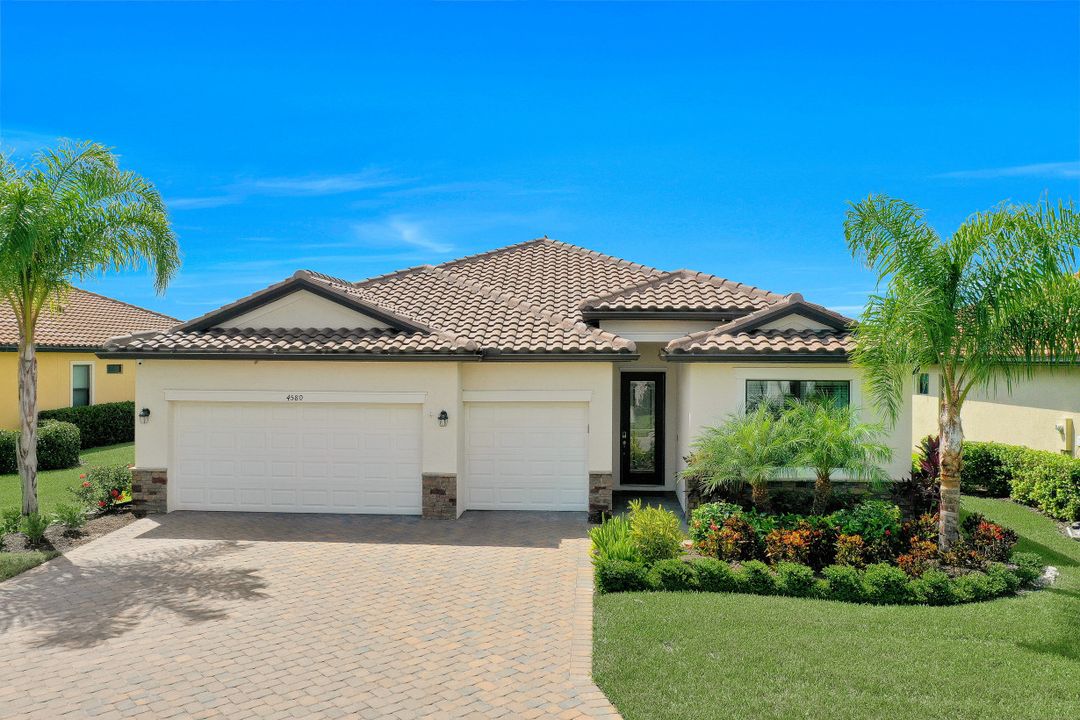 4580 Tamarind Way, Naples, FL 34119