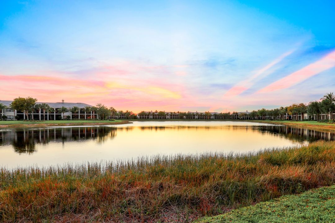 9263 Museo Cir #204, Naples, FL 34114