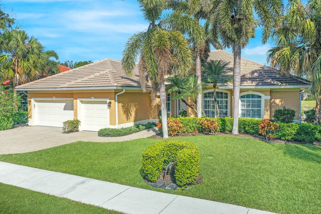 4899 Rustic Oaks Cir, Naples, FL 34105
