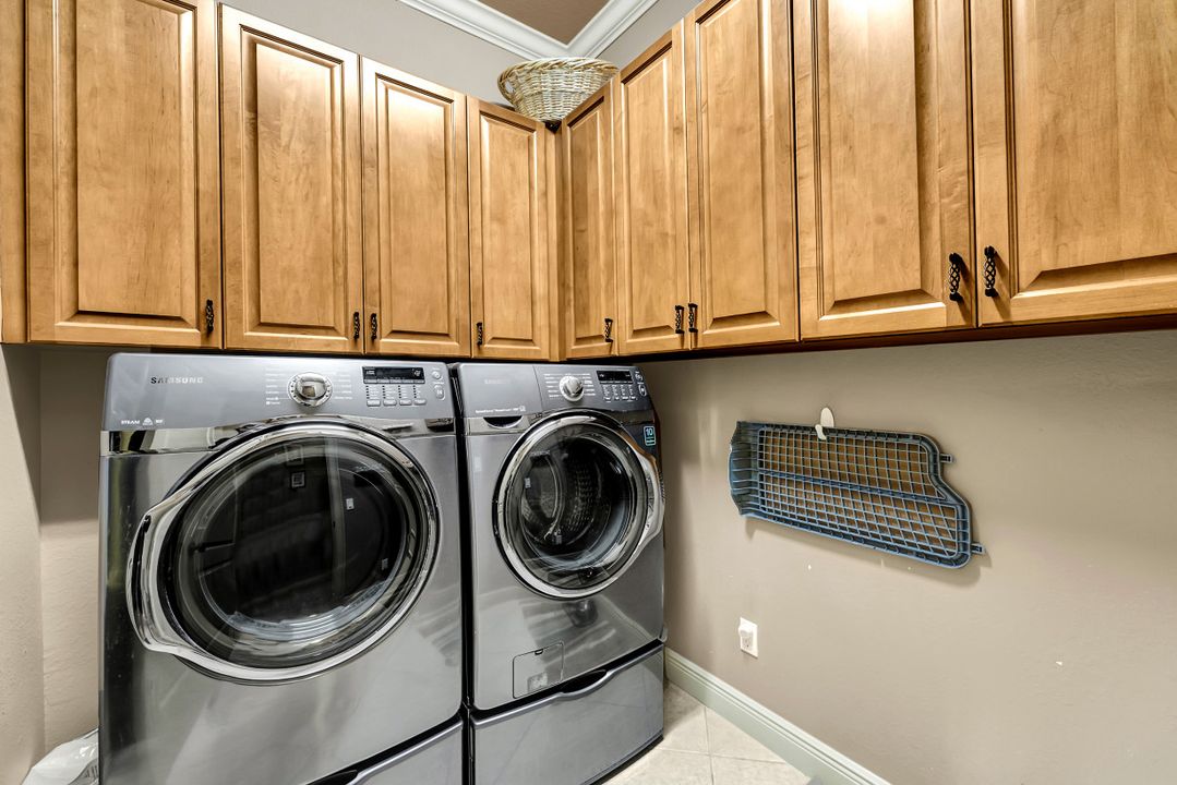 4000 Stonesthrow Ct, Naples, FL 34109