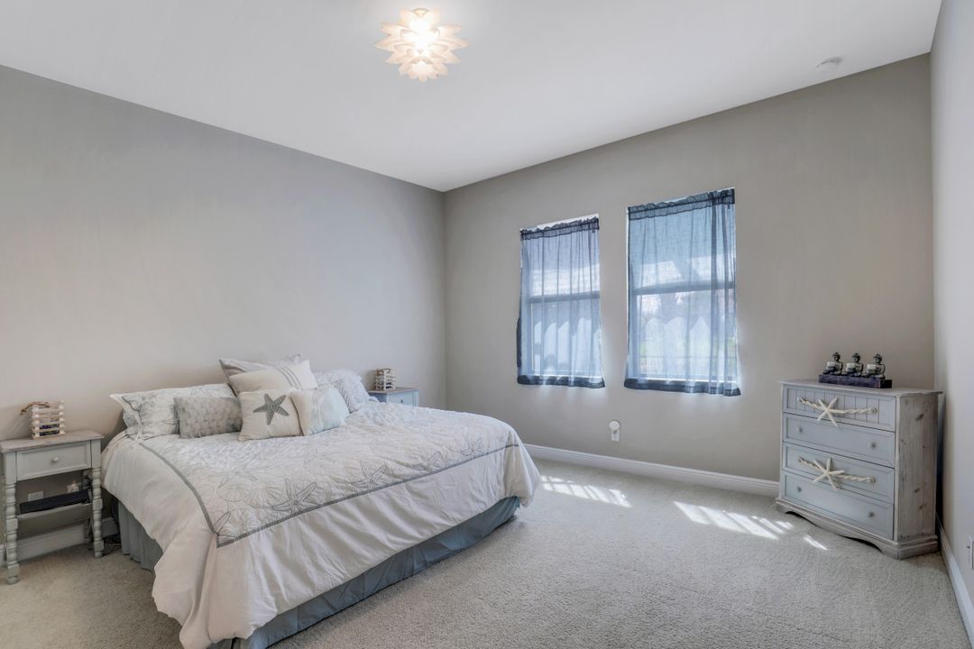 4714 Formosa Dr, Naples, FL 34119