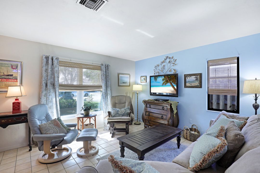 659 108th Ave N, Naples, FL 34108