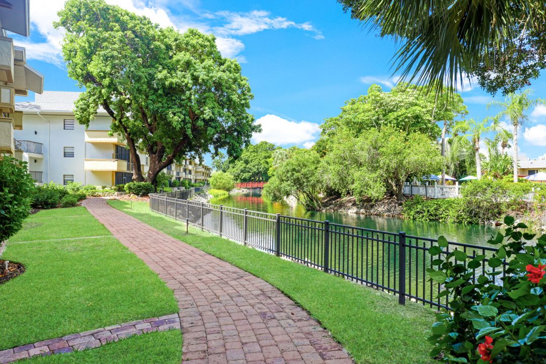 600 Neapolitan Way #346, Naples, FL 34103