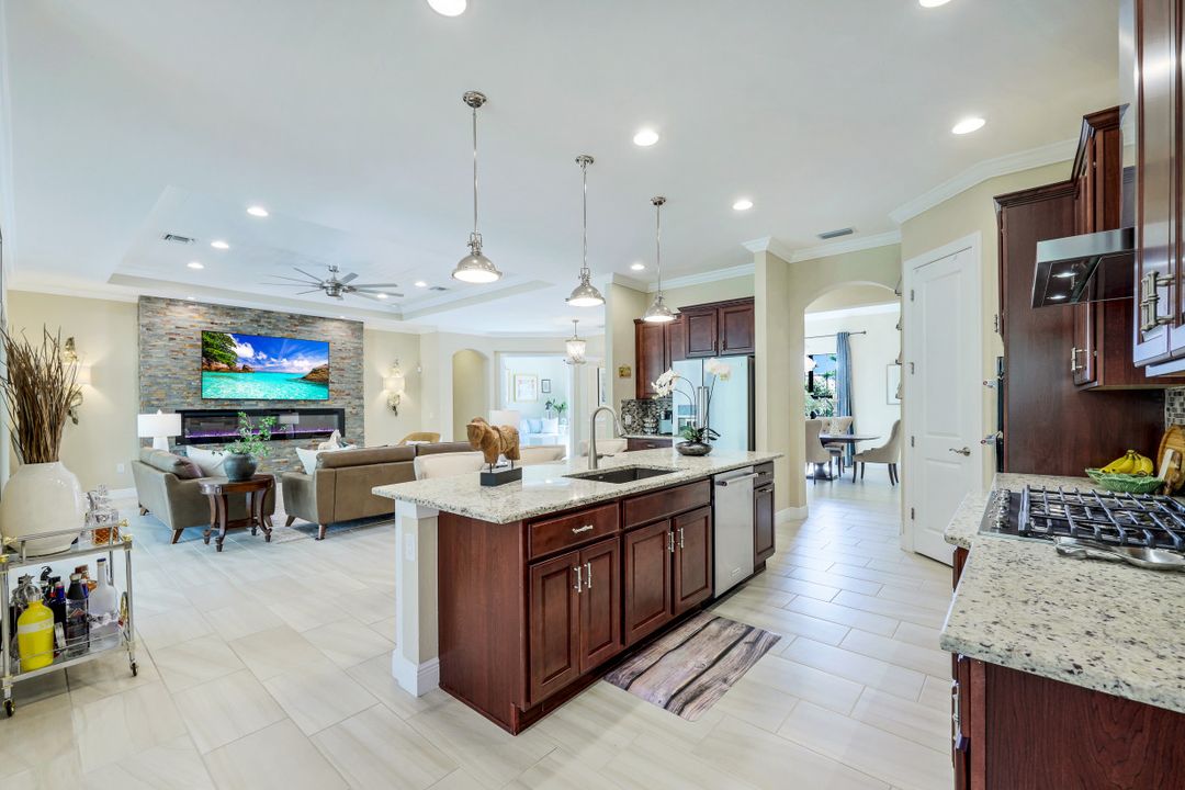 2303 Somerset Pl, Naples, FL 34120