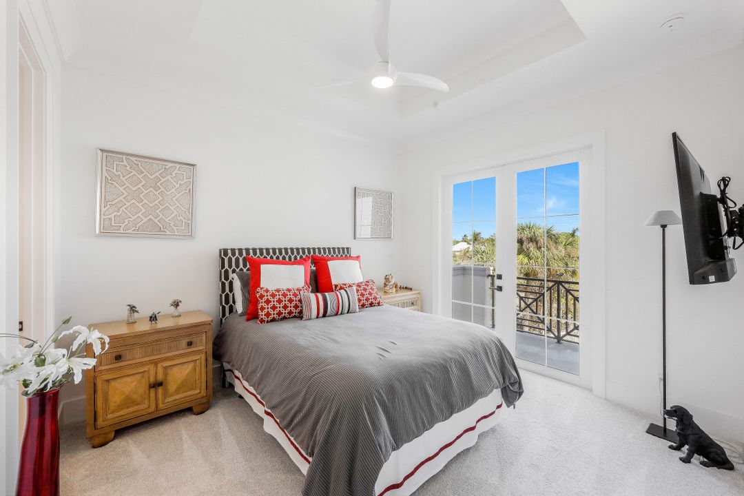 550 S Barfield Dr, Marco Island, FL 34145