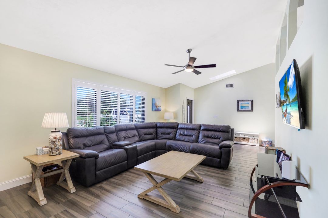 10430 Windsor Way, Naples, FL 34109