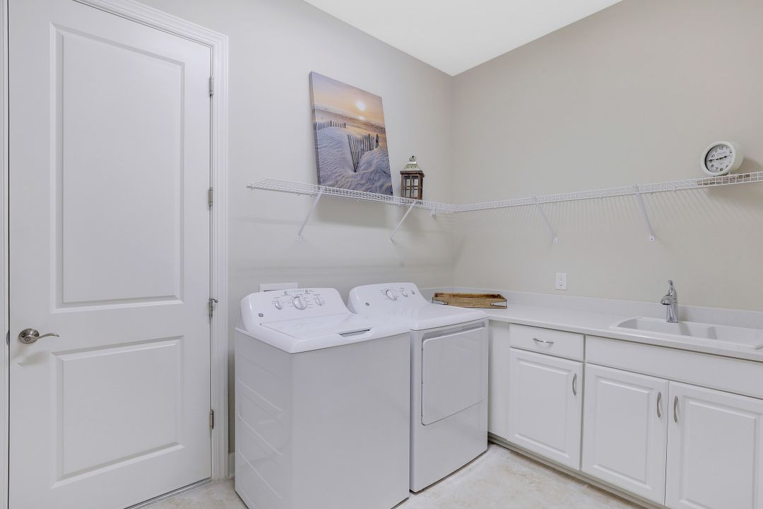 9618 Campanile Cir, Naples, FL 34114