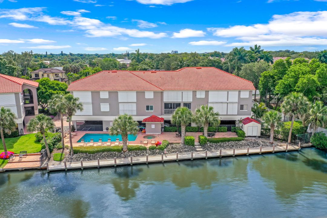 9101 Vanderbilt Dr #203, Naples, FL 34108