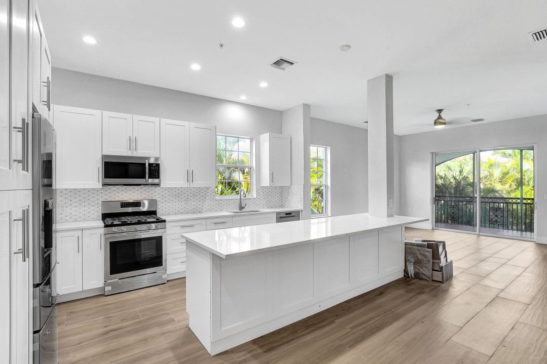 9053 Cascada Way #201, Naples, FL 34114