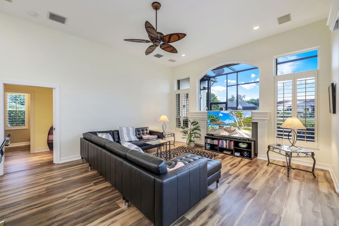 606 Shoreline Dr, Naples, FL 34119