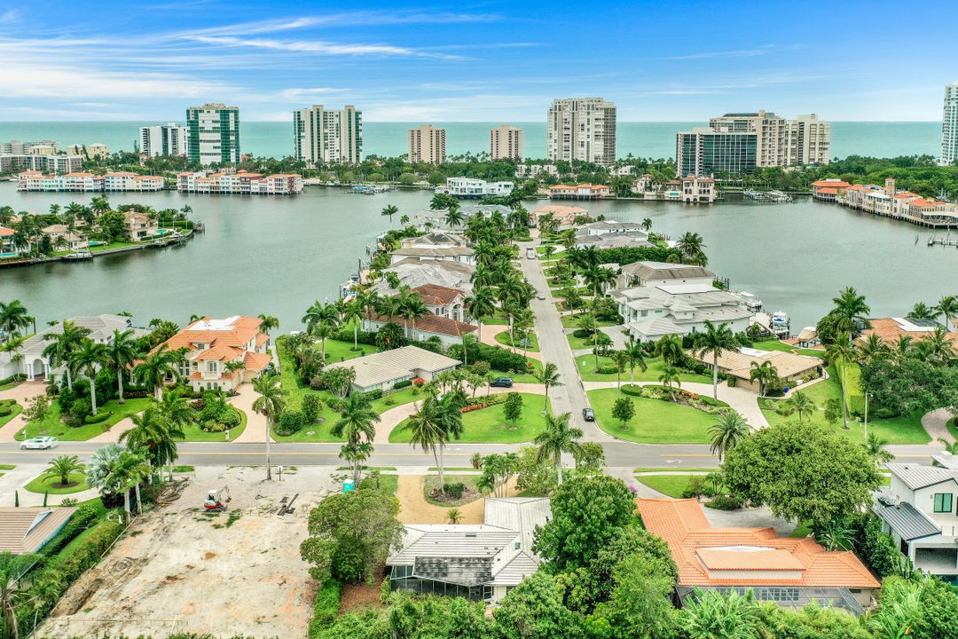 3888 Crayton Rd, Naples, FL 34103