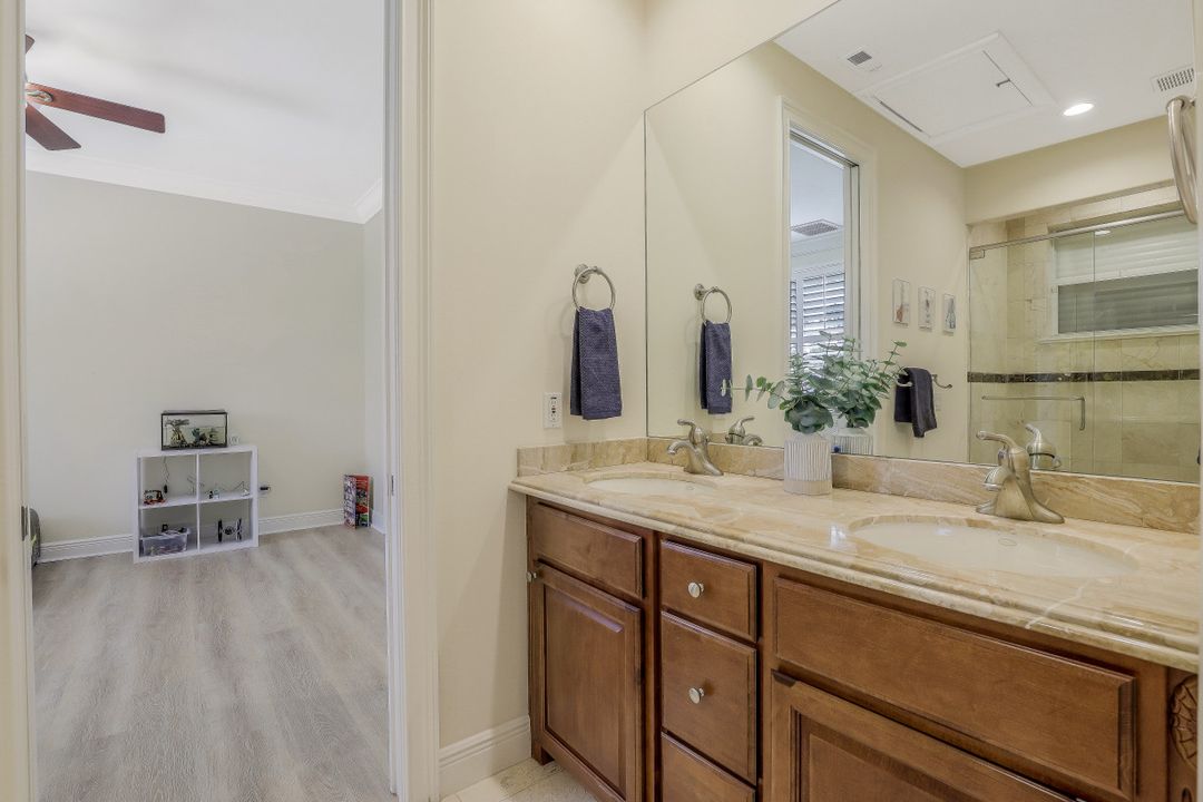 5645 Spanish Oaks Ln, Naples, FL 34119