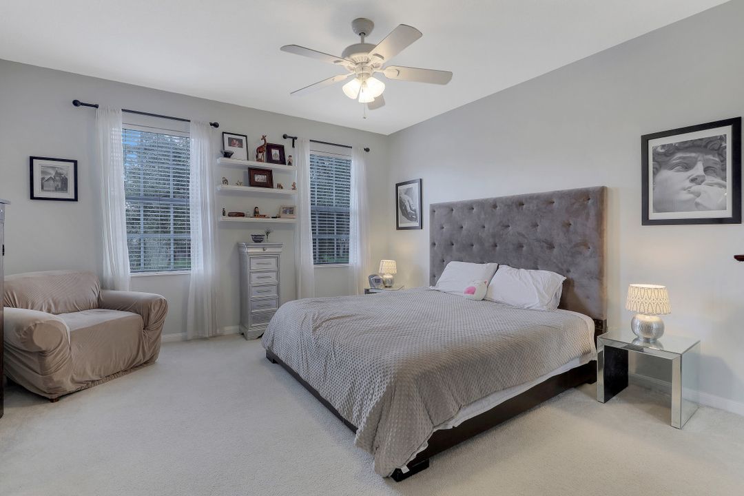 5637 Cove Cir, Naples, FL 34119