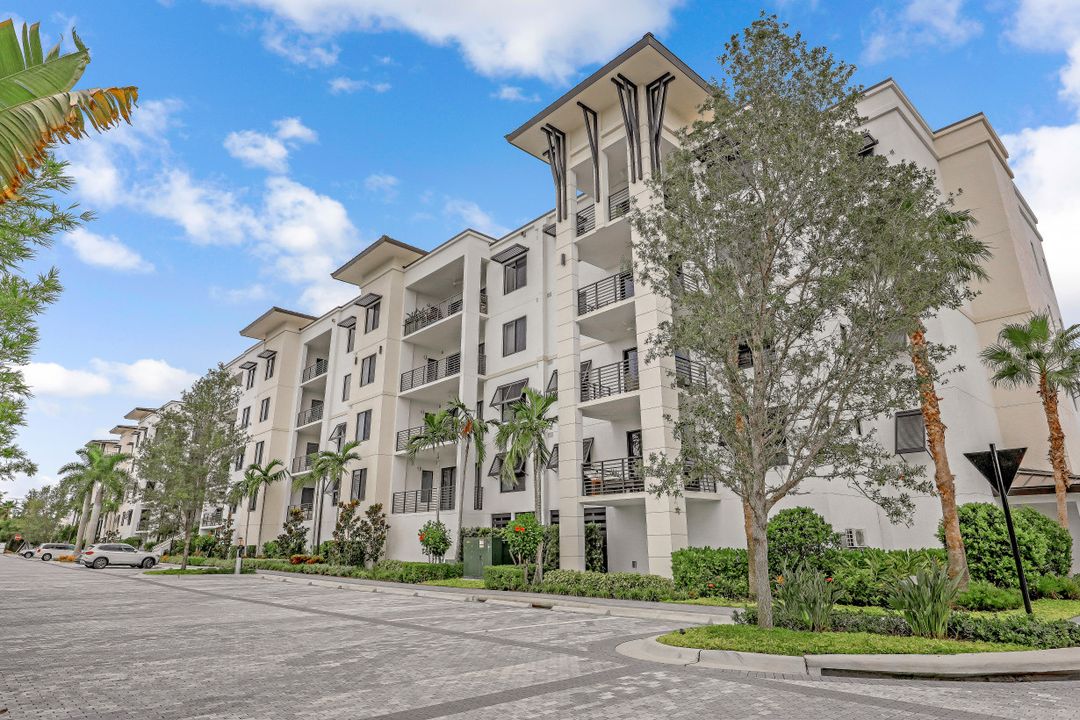 1111 Central Ave #416, Naples, FL 34102