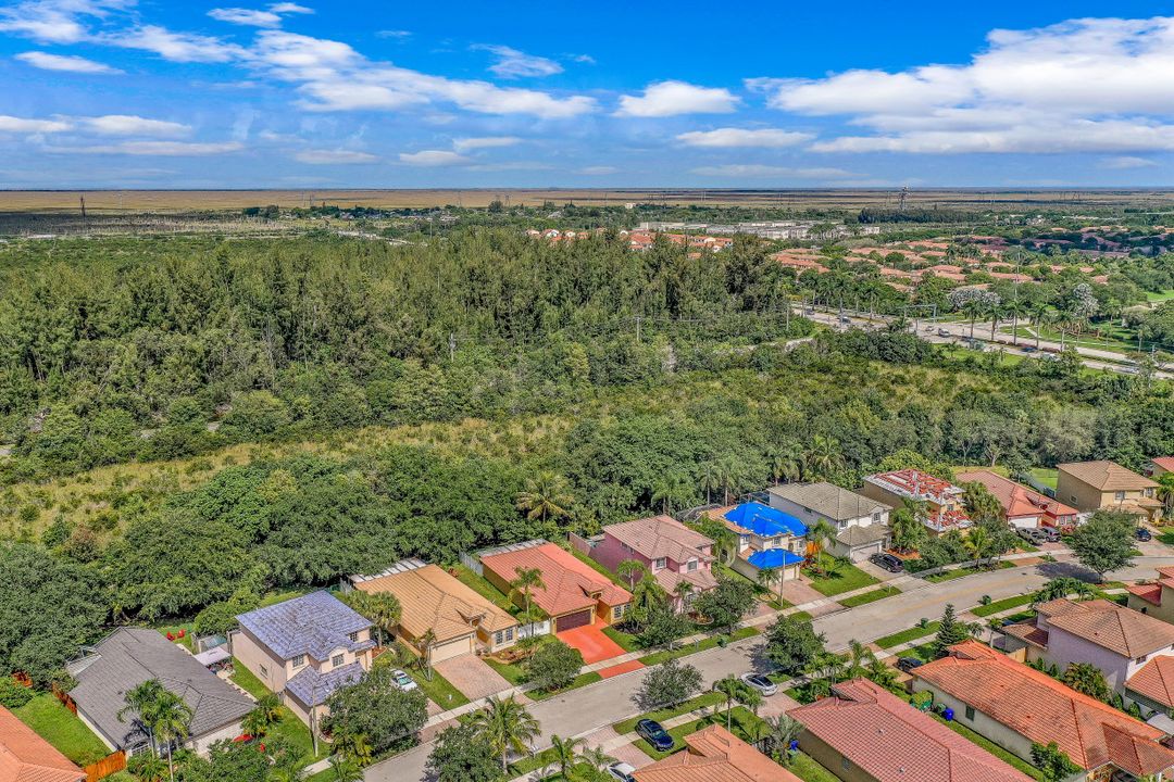 136 SW 206th Ave, Pembroke Pines, FL 33029