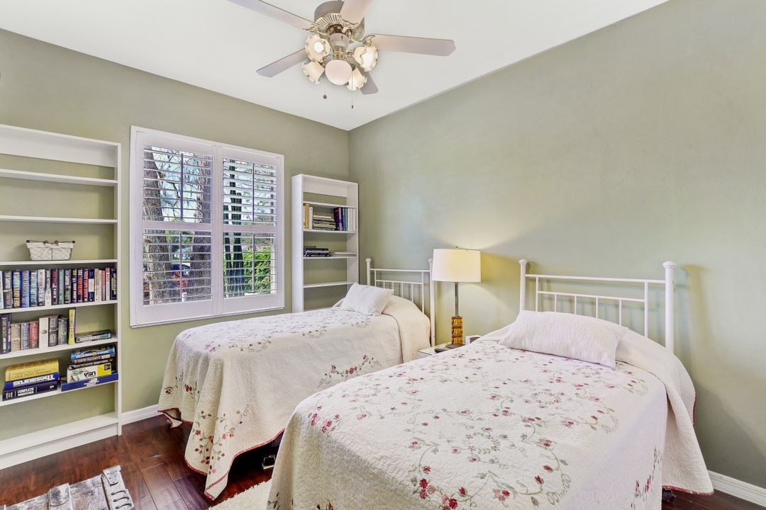 200 Stanhope Cir, Naples, FL 34104