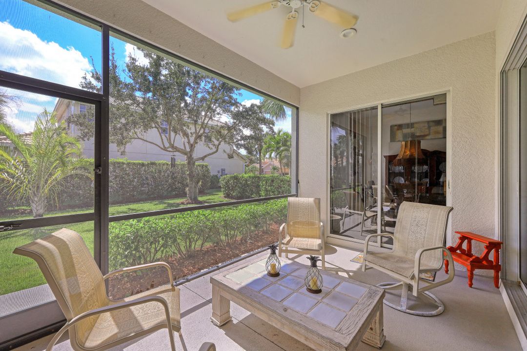 15842 Los Reyes Ln, Naples, FL 34110