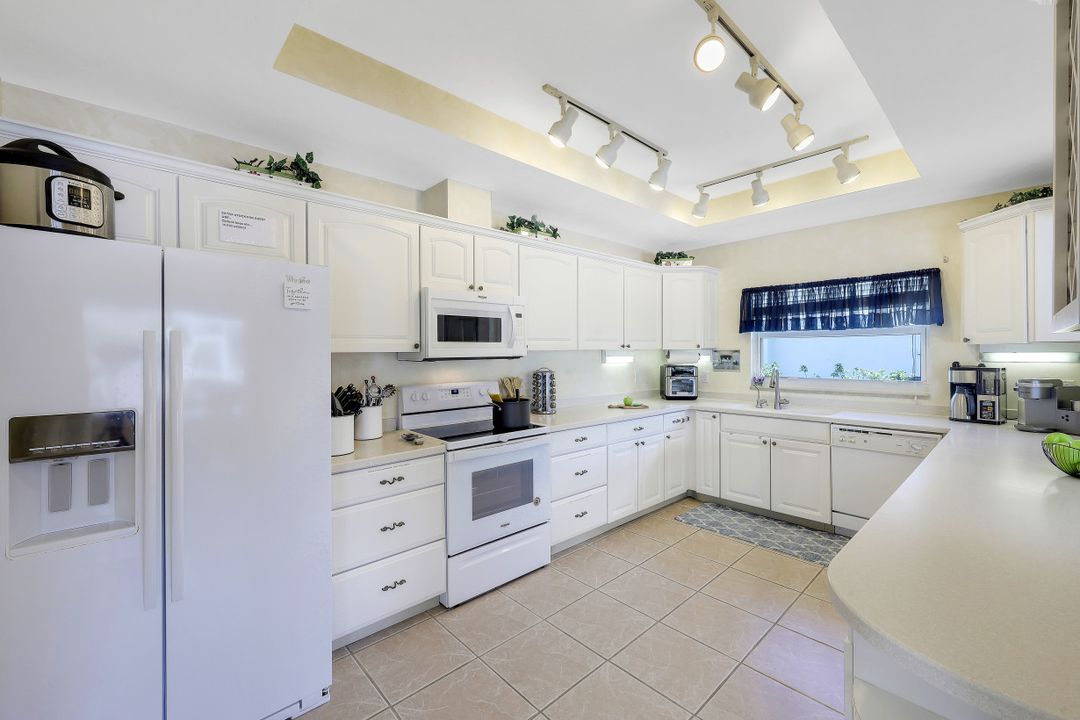 550 Inlet Dr, Marco Island, FL 34145