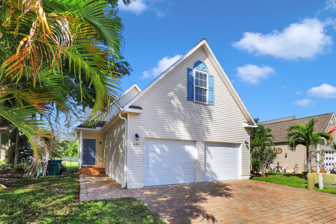 239 Leawood Cir, Naples, FL 34104