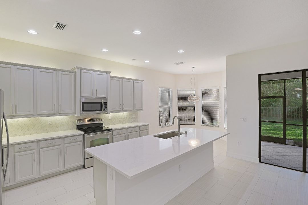 3171 Pacific Dr, Naples, FL 34119