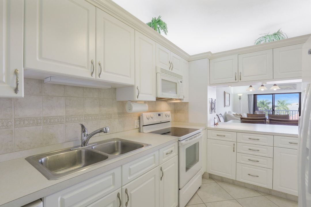 60 W Pelican St #504, Naples, FL 34113