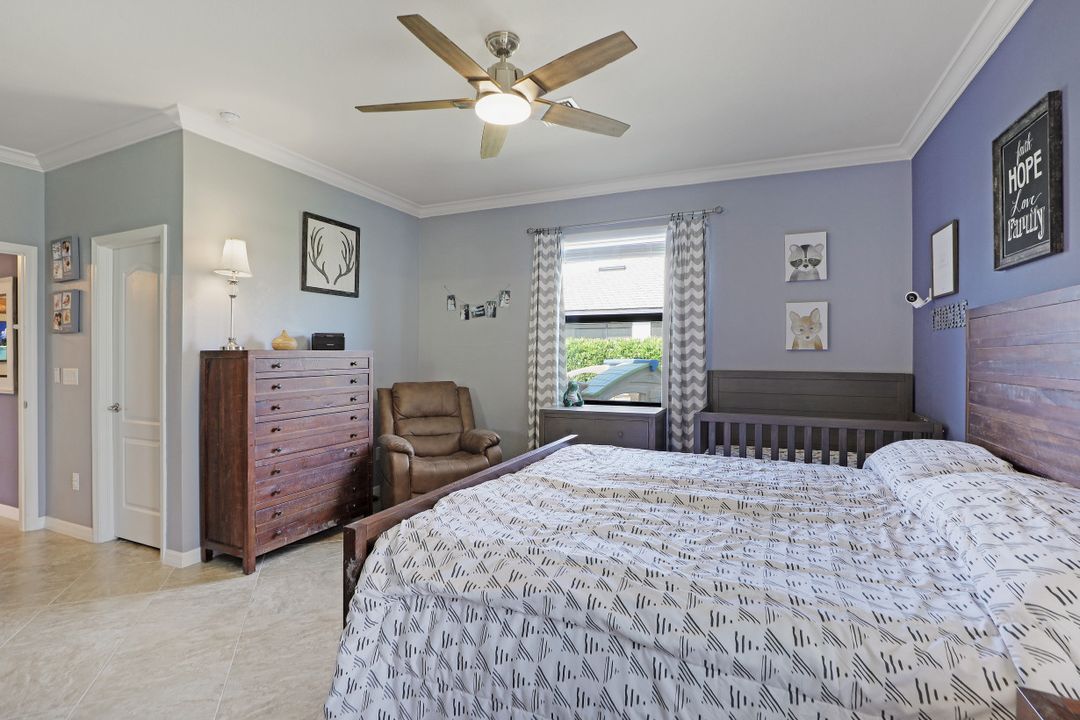 9231 Shadow Oak Ln, Naples, FL 34120